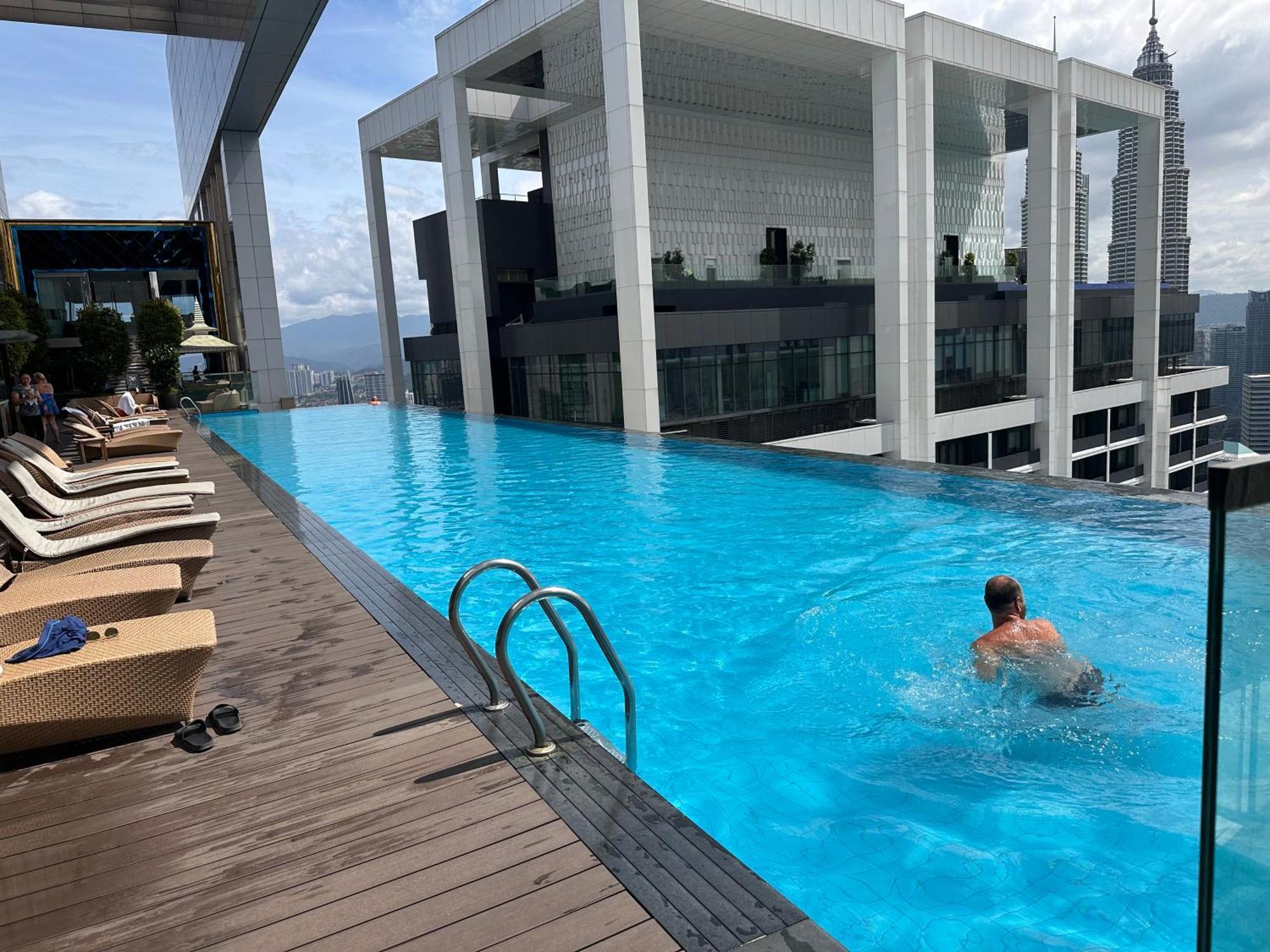 The Platinum Kuala Lumpur By Crown Suites Exterior photo